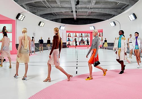Miu Miu primavera-verão 2021: moda para meninas modernas