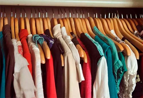 خزانة الملابس الأساسية لفصل الربيع: اتجاهات الموضة 2021