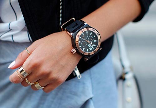 هل يمكن للمرأة أن ترتدي ساعة رجالية: موضة الموضة